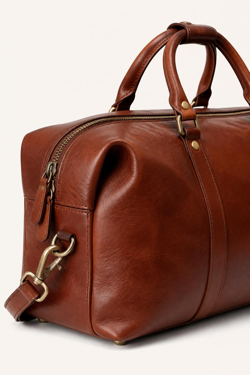 Italian Leather Holdall detail view